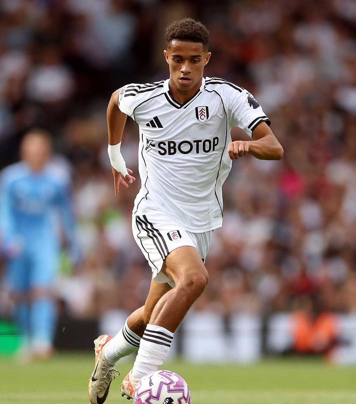 清晨中超焦点战；曼联止住颓势；压力陡增；球队文化再被提及的简单介绍-LOL下注